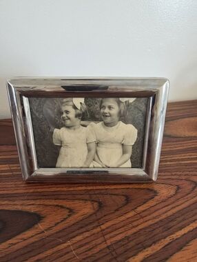 Sweet Silver Easel Back Frame/table Top Frame/old Twin Picture